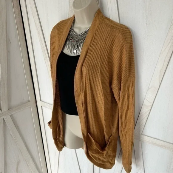 ✨Pink Rose 🌹 mustard yellow cardigan sweater - Picture 4 of 8